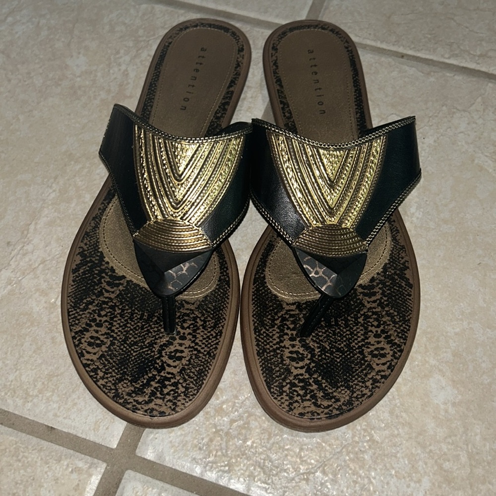 Women’s size 38. Aka women’s size 9 Sandals.